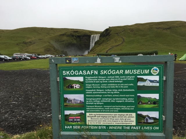 2017/08(August)/Iceland/4Star/640x480_2017-09-02-Iceland-50-Skogafoss.JPG