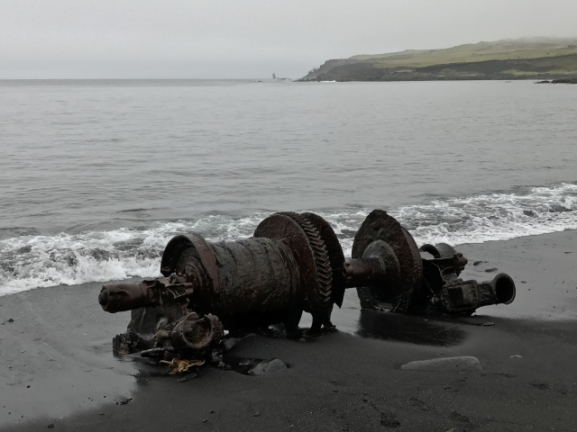 2017-09-02-Iceland-83-Vestmannaeyjar-small-volcanic-island-pirate-cove-winch.JPG