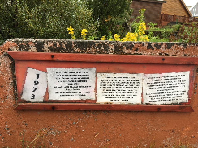 2017-09-03-Iceland-002-Vestmannaeyjar-small-volcanic-island-1973-sign.JPG
