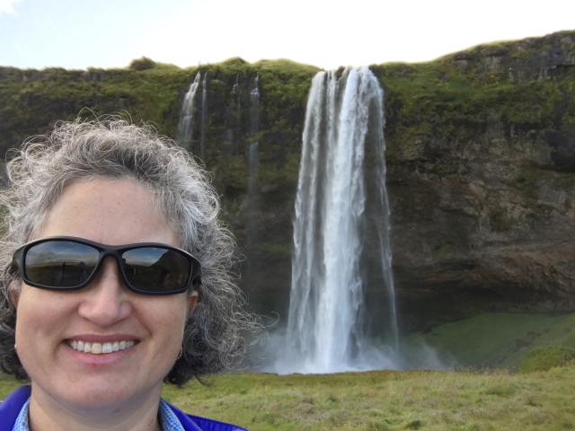 2017/08(August)/Iceland/4Star/640x480_2017-09-03-Iceland-016-Seljalandsfoss-Suzi.JPG