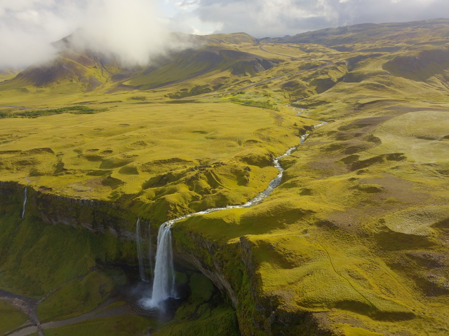 2017/08(August)/Iceland/4Star/640x480_2017-09-03-Iceland-036-Seljalandsfoss-drone.JPG