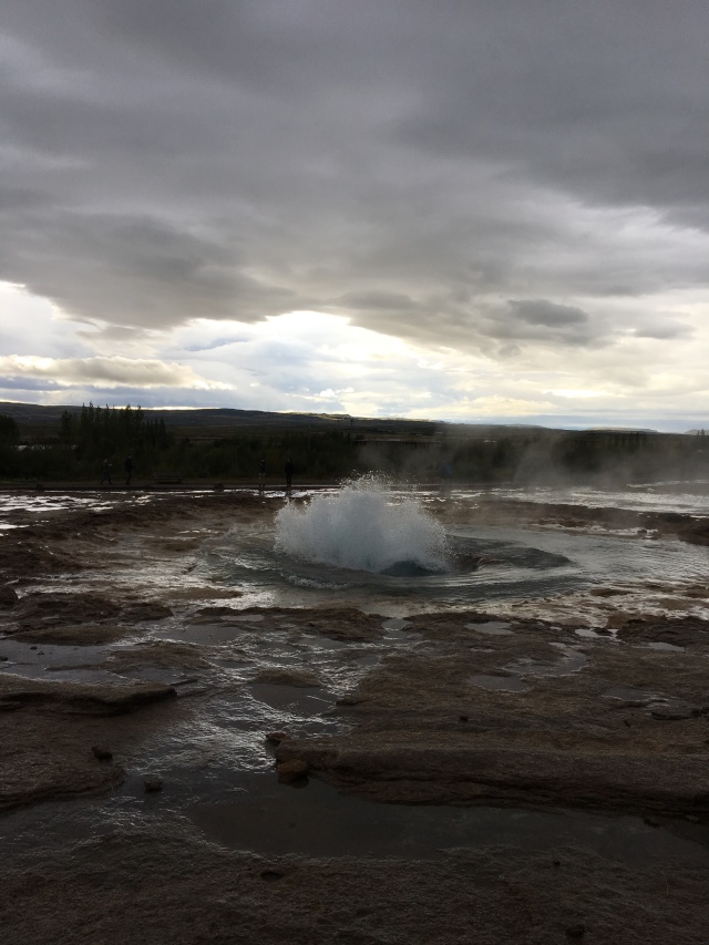 2017-09-04-Iceland-043-Geysir-little-blow.JPG