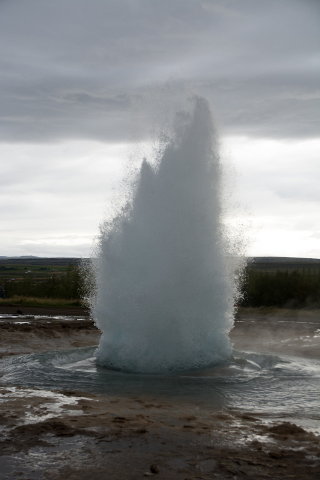 2017-09-04-Iceland-048-Geysir-little-blow.jpg