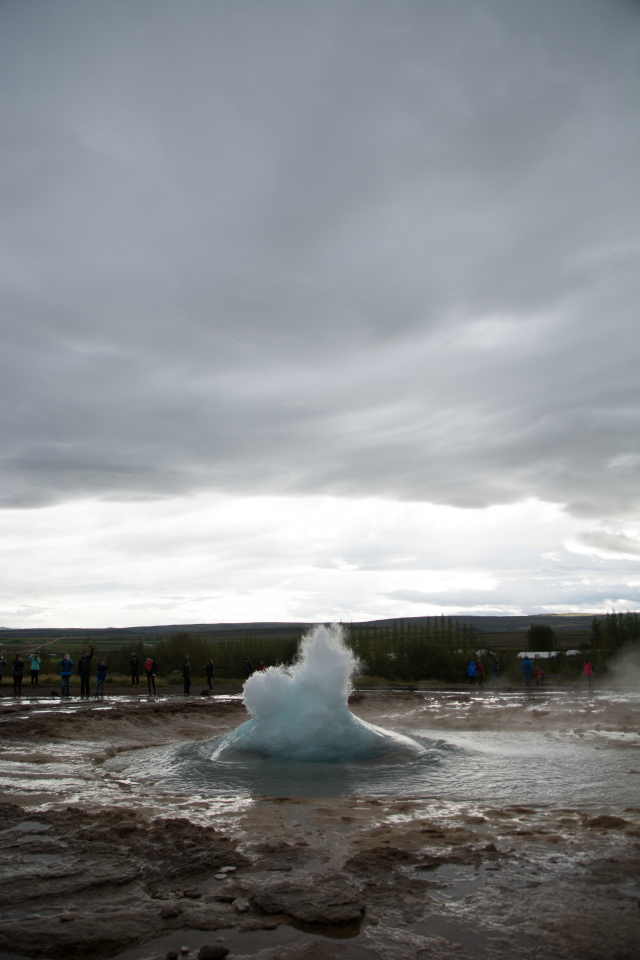 2017-09-04-Iceland-061-Geysir-little-blow.jpg