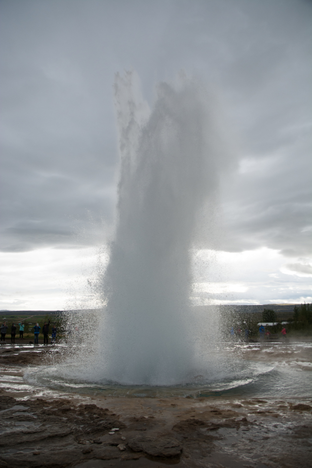 2017-09-04-Iceland-063-Geysir-little-blow.jpg