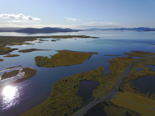 2017-09-05-Iceland-15-Thingvallavatn-Thingville-drone.JPG