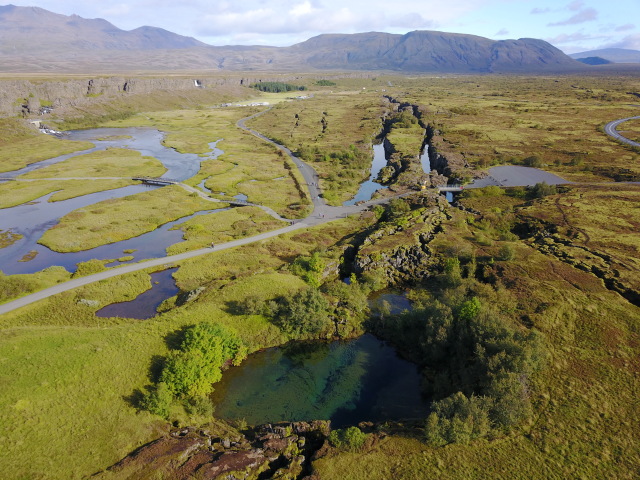 2017-09-05-Iceland-21-Thingvallavatn-Thingville-drone.JPG