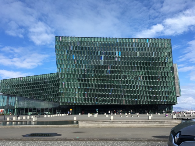2017-09-05-Iceland-23-ReykjavIk-building.JPG
