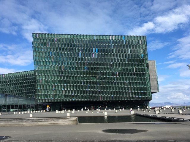 2017-09-05-Iceland-24-ReykjavIk-building.JPG