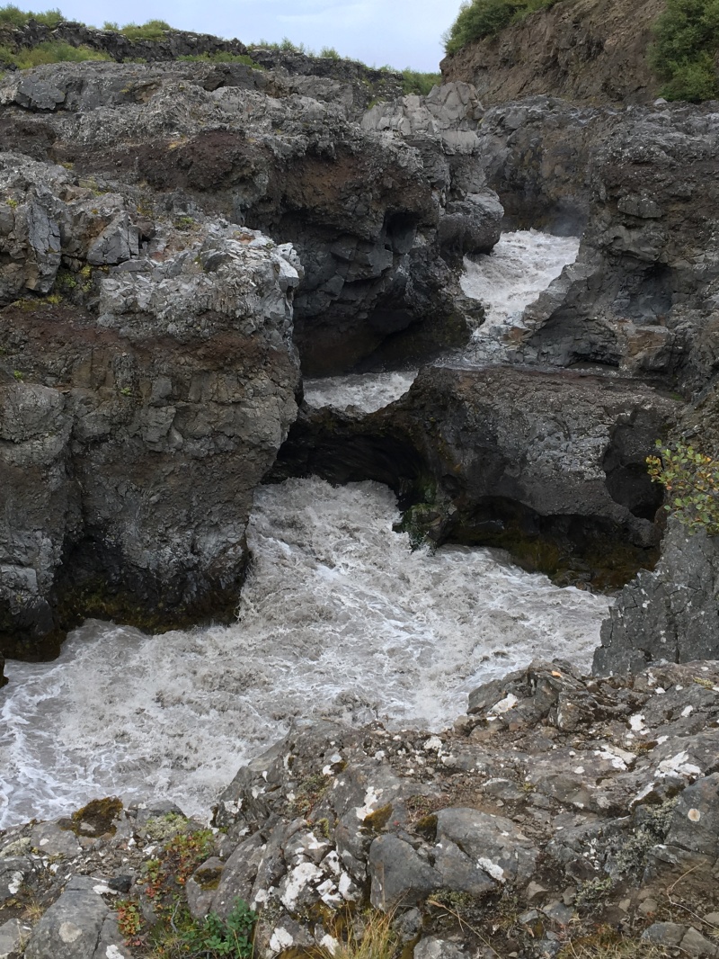 2017/08(August)/Iceland/4Star/800x600_2017-08-26-Iceland-36-Barnafoss-missing-children.JPG