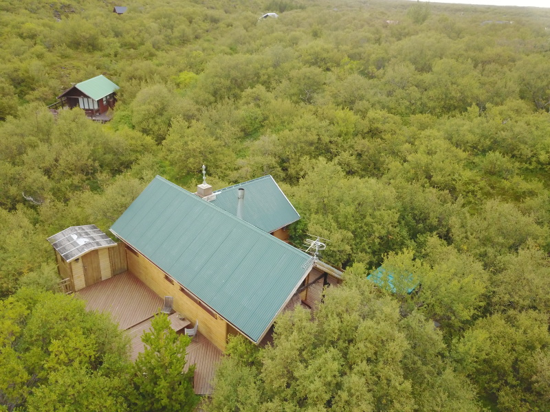2017-08-26-Iceland-44a-01-Northern-Lights-Cabin-in-Husafell-Drone.JPG