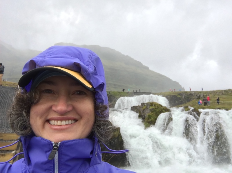 2017/08(August)/Iceland/4Star/800x600_2017-08-27-Iceland-53-Kirkjufellsfoss-Suzi.JPG