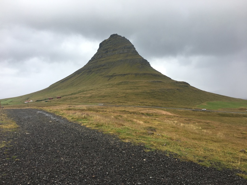 2017-08-27-Iceland-55-arrowhead-mountain-near-Kirkjufellsfoss.JPG