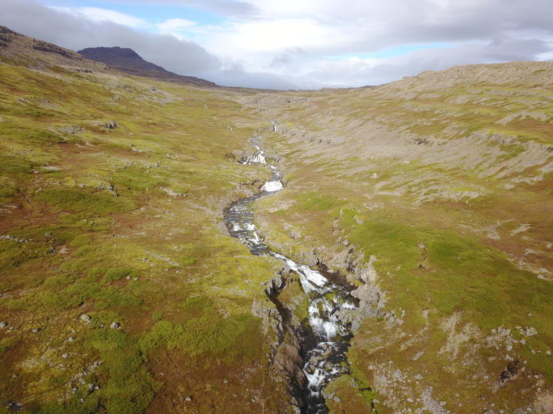 2017-08-28-Iceland-047-Highway-60-waterfalls-drone.JPG
