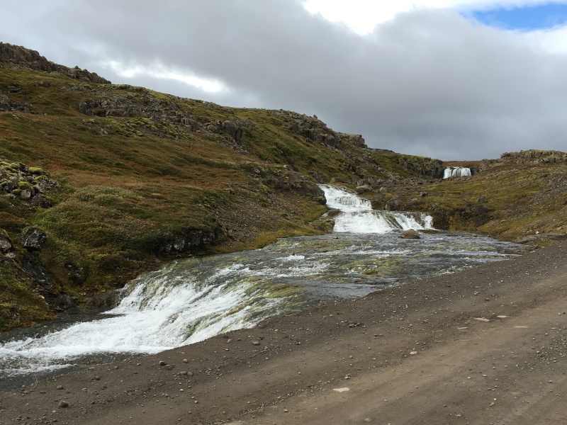 2017/08(August)/Iceland/4Star/800x600_2017-08-28-Iceland-054-Highway-60-waterfall.JPG