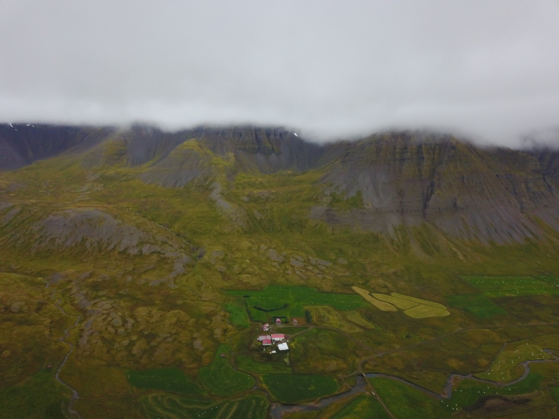 2017-08-28-Iceland-122-Holl-Farm-AirBNB-drone.JPG