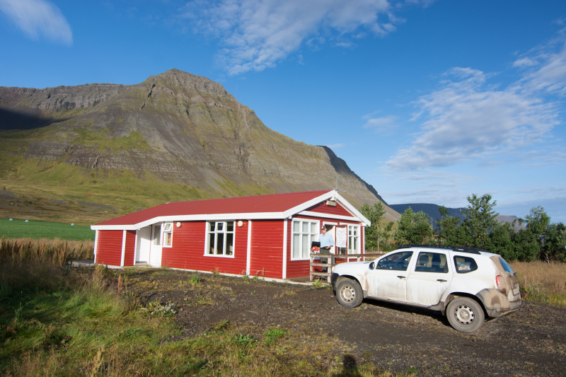 2017-08-29-Iceland-011-Holl-Farm-AirBNB.jpg