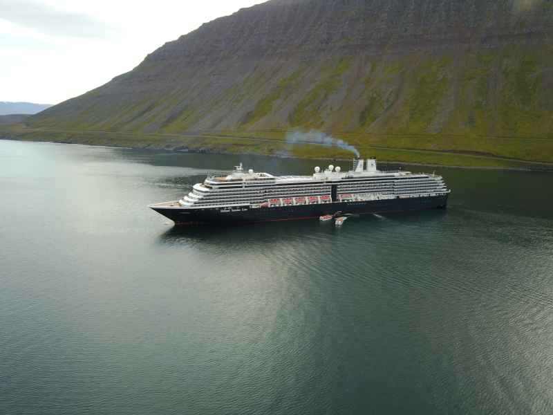 2017/08(August)/Iceland/4Star/800x600_2017-08-29-Iceland-034-Isafjorour-drone-cruise-ship.JPG