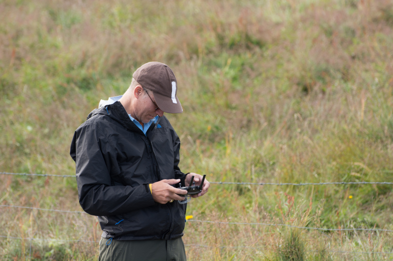 2017-08-29-Iceland-070-near-Djupvegur-seals-Travis-flying-drone.jpg