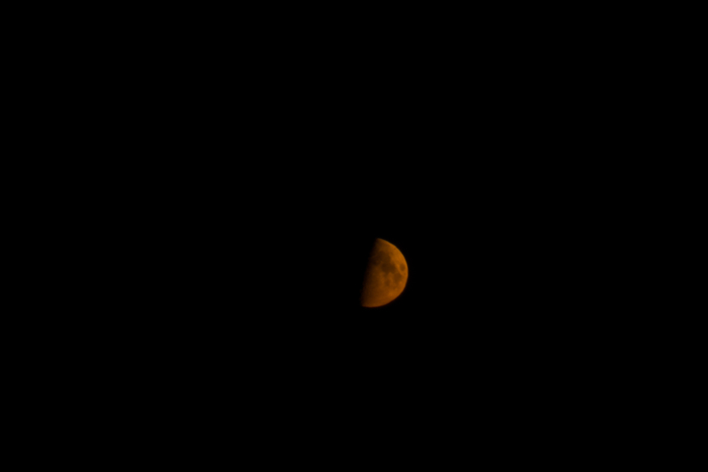 2017-08-29-Iceland-146-Hvammstangi-moon-before-aurora.jpg