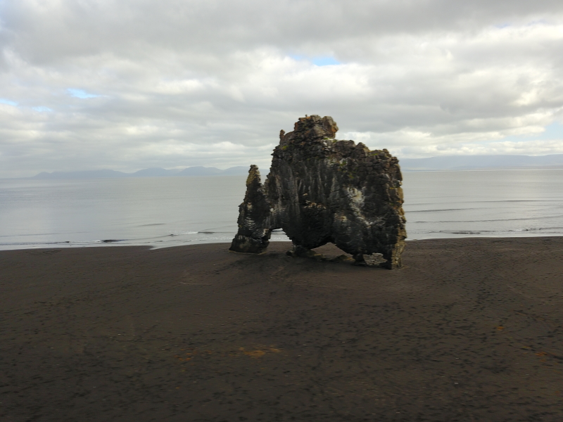 2017/08(August)/Iceland/4Star/800x600_2017-08-30-Iceland-022-HvItserkur-drone.JPG