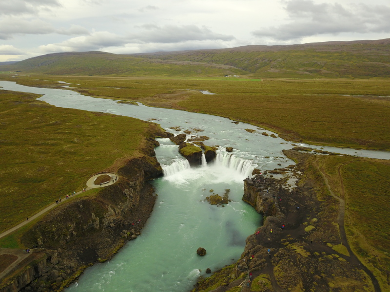 2017/08(August)/Iceland/4Star/800x600_2017-08-31-Iceland-009-Gooafoss-Waterfall-drone.JPG