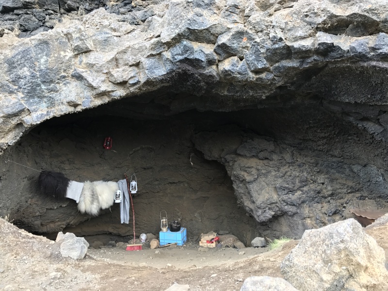2017/08(August)/Iceland/4Star/800x600_2017-08-31-Iceland-036-Dimmuborgir-rocks-cave.JPG