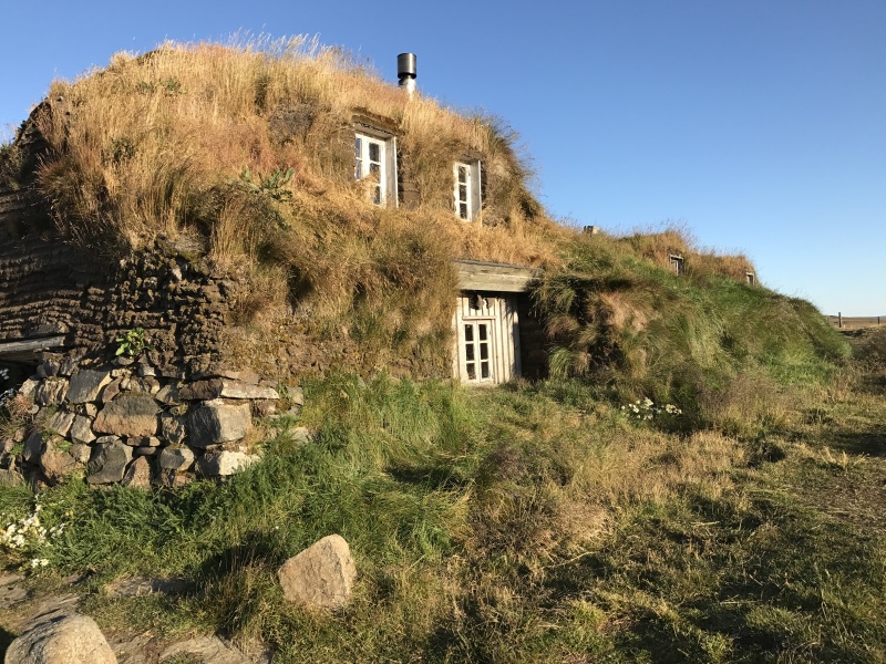 2017/08(August)/Iceland/4Star/800x600_2017-09-01-Iceland-003-Saenautasel-Hobbit-Home.JPG