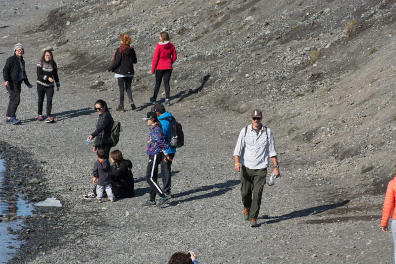 2017-09-01-Iceland-085-Jokulsarlon-Glacier-Lagoon-Travis-picking-up-trash.jpg