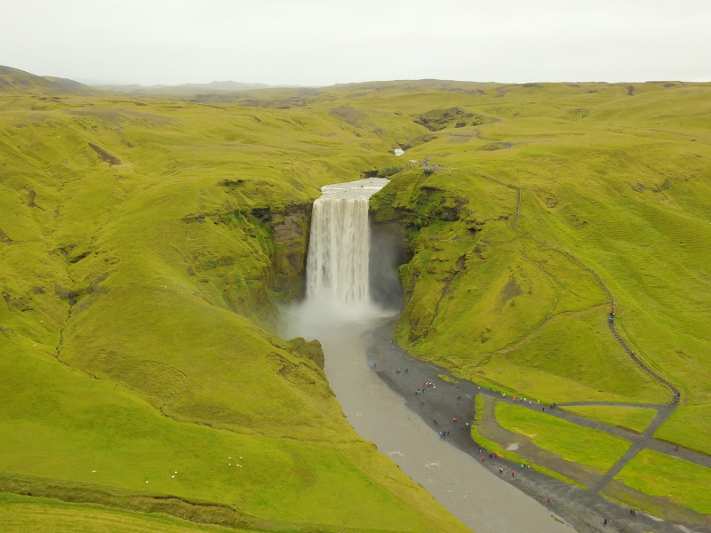 2017/08(August)/Iceland/4Star/800x600_2017-09-02-Iceland-30-Skogafoss-drone.JPG