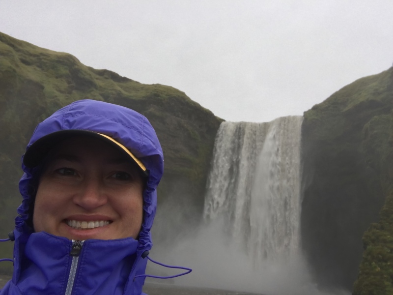 2017/08(August)/Iceland/4Star/800x600_2017-09-02-Iceland-46-Skogafoss-Suzi.JPG