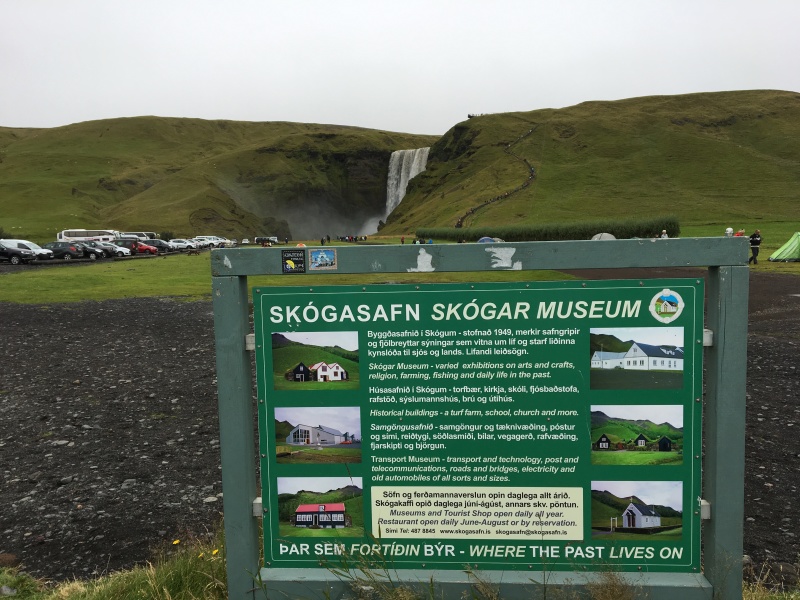 2017/08(August)/Iceland/4Star/800x600_2017-09-02-Iceland-50-Skogafoss.JPG