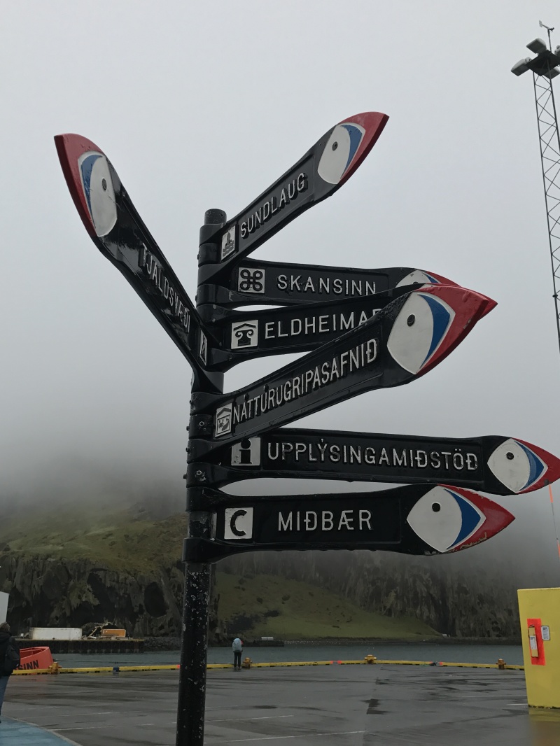 2017-09-03-Iceland-003-Vestmannaeyjar-small-volcanic-island-street-signs.JPG