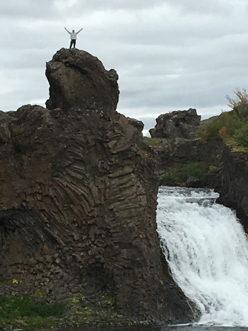 2017/08(August)/Iceland/4Star/800x600_2017-09-03-Iceland-074-Hjalparfoss-Travis-on-top.JPG