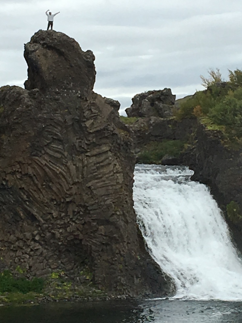 2017/08(August)/Iceland/4Star/800x600_2017-09-03-Iceland-076-Hjalparfoss-Travis-on-top.JPG