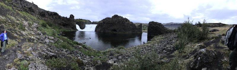 2017/08(August)/Iceland/4Star/800x600_2017-09-03-Iceland-080-Hjalparfoss-Suzi.JPG