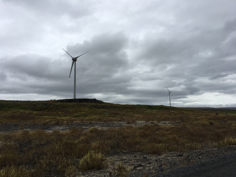 2017/08(August)/Iceland/4Star/800x600_2017-09-03-Iceland-082-Hjalparfoss-windmill.JPG