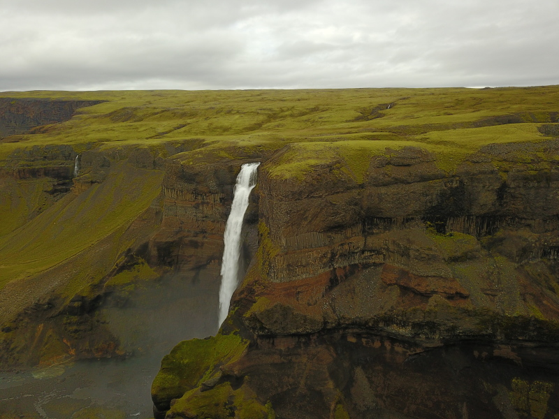 2017/08(August)/Iceland/4Star/800x600_2017-09-03-Iceland-086-Haifoss-drone.JPG