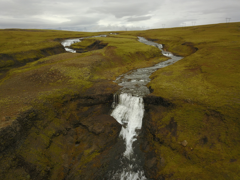 2017/08(August)/Iceland/4Star/800x600_2017-09-03-Iceland-099-Haifoss-drone.JPG