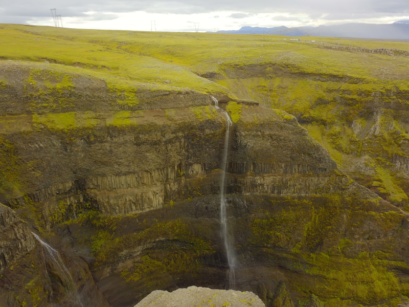 2017/08(August)/Iceland/4Star/800x600_2017-09-03-Iceland-101-Haifoss-drone.JPG