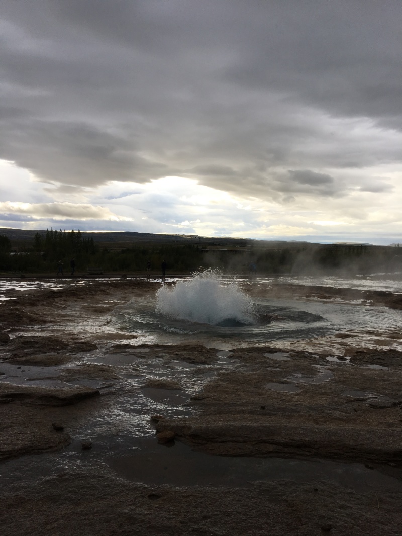 2017-09-04-Iceland-043-Geysir-little-blow.JPG