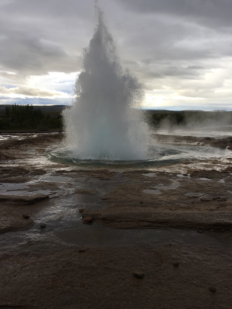 2017-09-04-Iceland-044-Geysir-little-blow.JPG