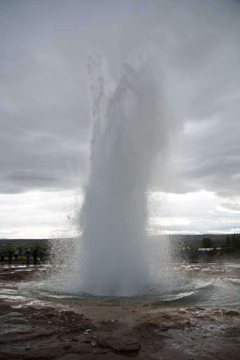 2017-09-04-Iceland-063-Geysir-little-blow.jpg