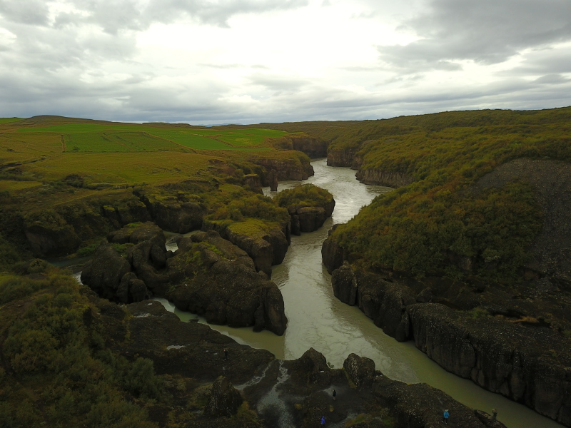 2017-09-04-Iceland-098-Bruarhloo-slot-canyon-drone.JPG