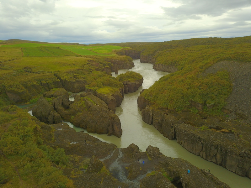 2017-09-04-Iceland-099-Bruarhloo-slot-canyon-drone.JPG