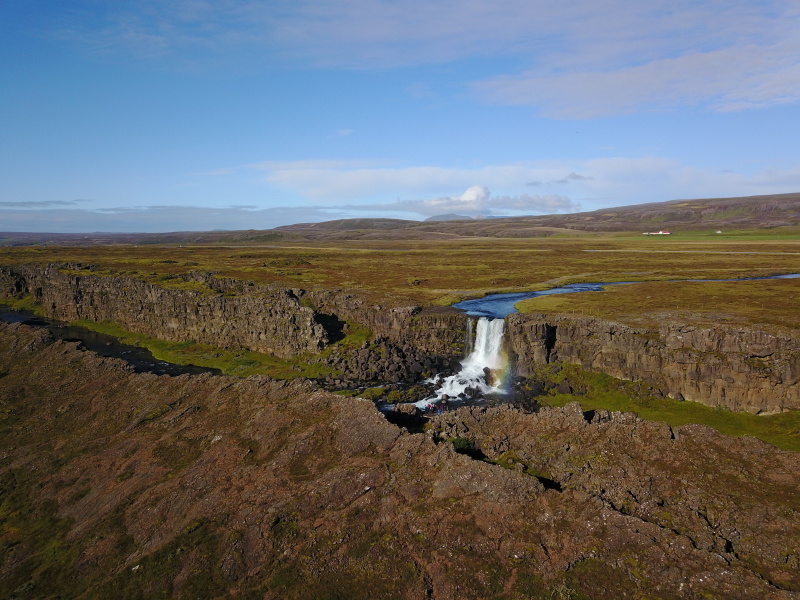 2017-09-05-Iceland-10-Thingvallavatn-Thingville-drone.JPG