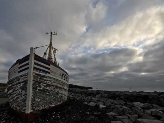 2017-08-24-Iceland-01-ship.JPG