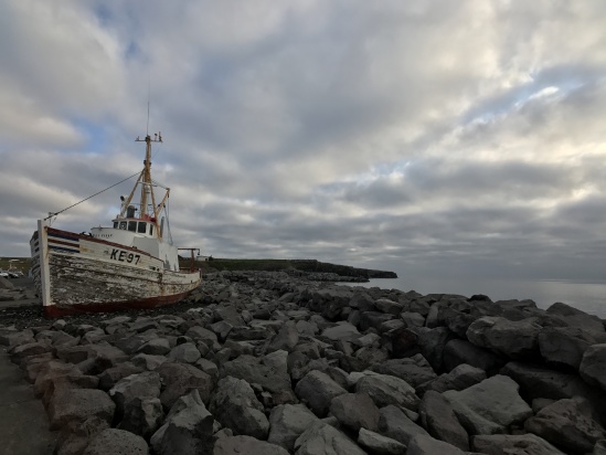 2017-08-24-Iceland-02-ship.JPG