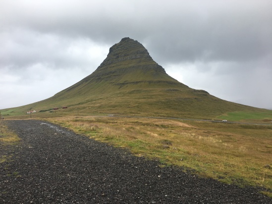 2017-08-27-Iceland-55-arrowhead-mountain-near-Kirkjufellsfoss.JPG
