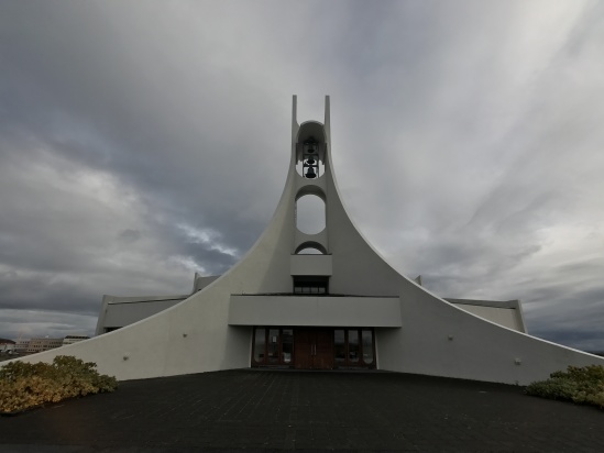 2017-08-28-Iceland-005-Church-of-Stykkisholmur.JPG